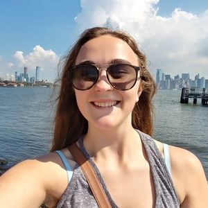 Meet your Posher, Emily